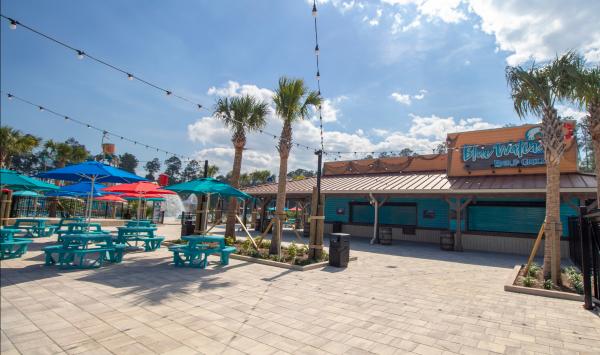 Enjoy the convenience of food and beverages right at the pool